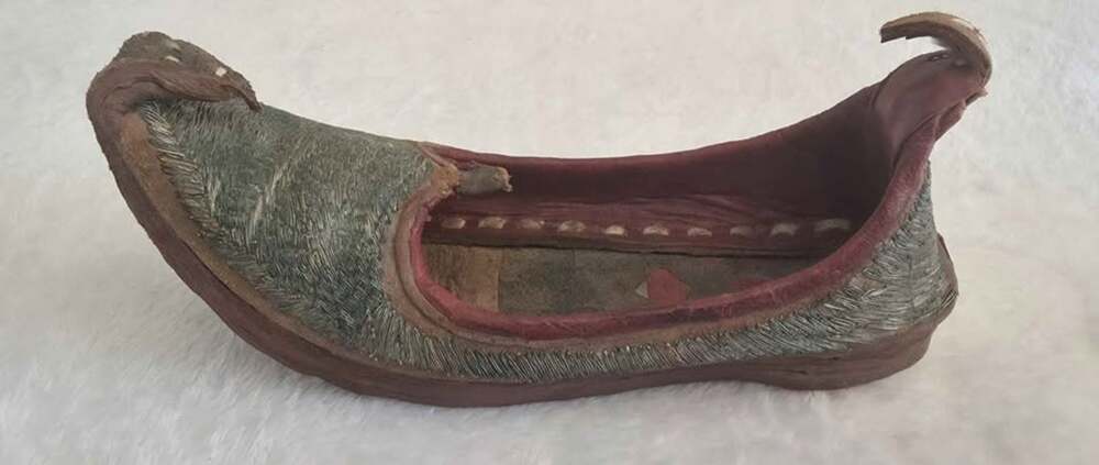 Mughal Leather Juttis. Only 1. Made In Afghanistan ~7" Green